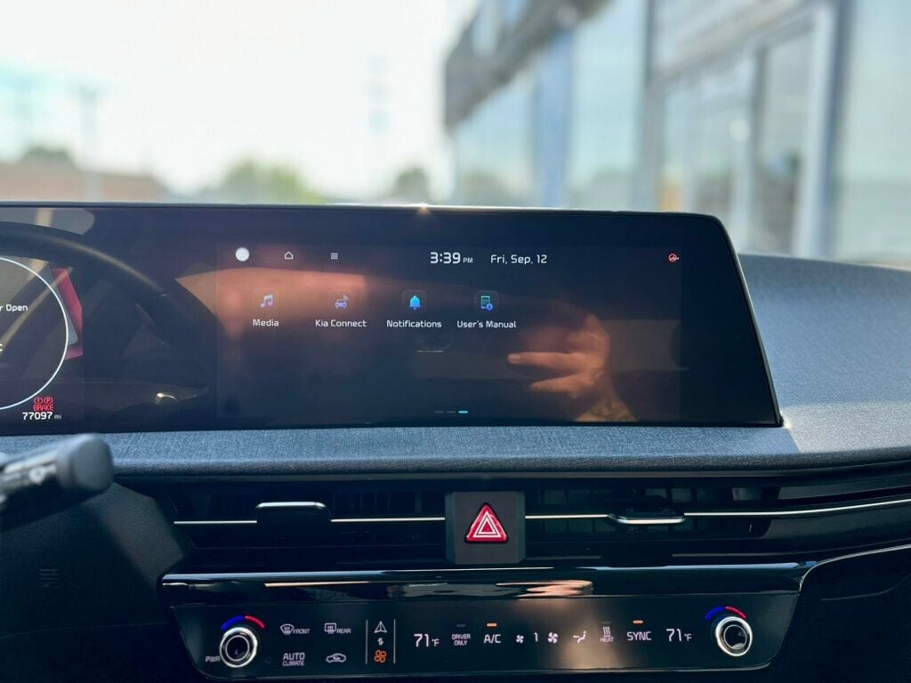2022 Kia EV6 Wind photo 26