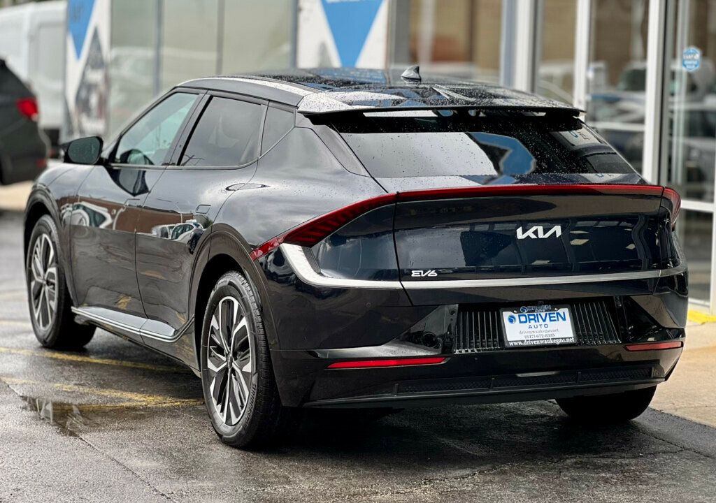 2022 Kia EV6 Wind photo 3