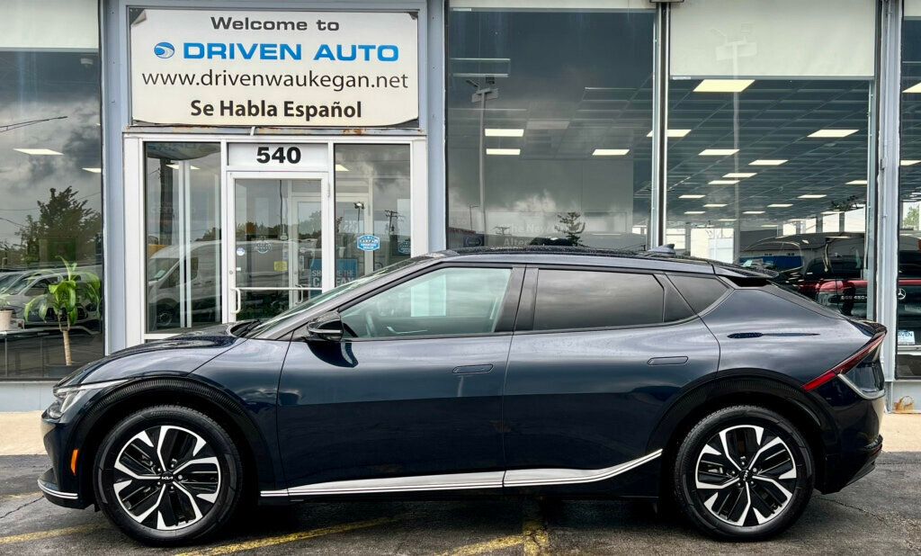 2022 Kia EV6 Wind photo 2
