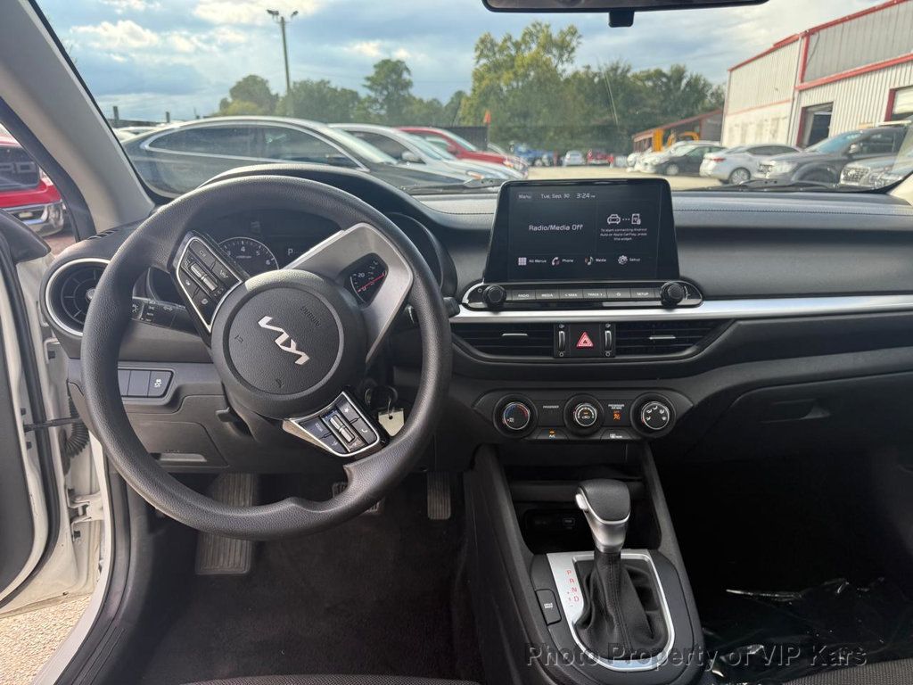 2022 Kia Forte FE IVT - 22924731 - 13