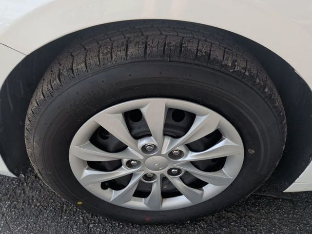 2022 Kia Forte FE IVT - 23036558 - 9