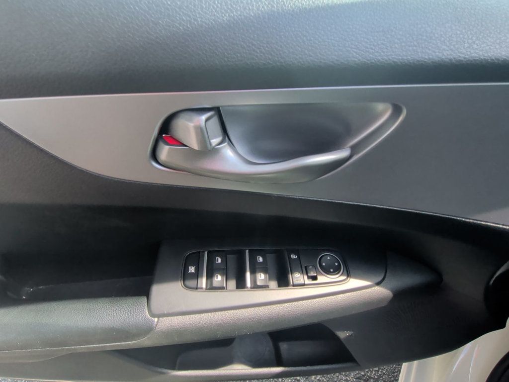 Kia Forte FE IVT photo 12