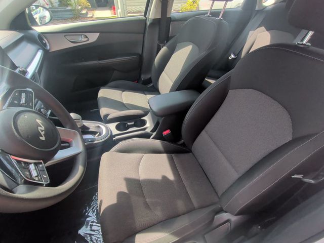 2022 Kia Forte FE IVT - 23036558 - 13