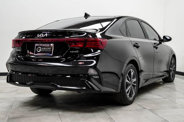 2022 Kia Forte GT-Line IVT - 23001480 - 11