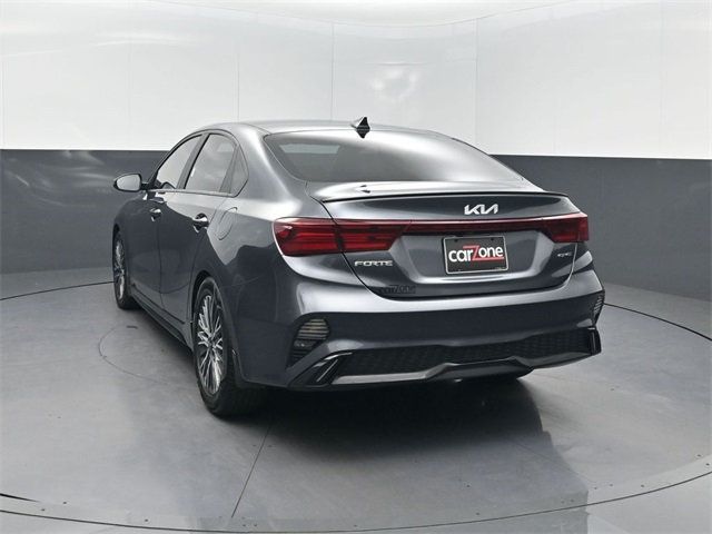 2022 Kia Forte GT-Line photo 3