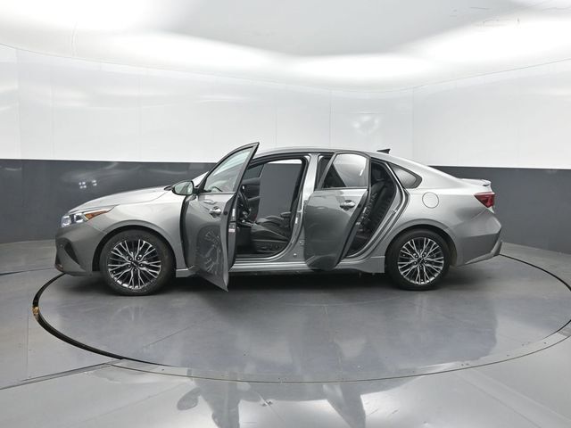 2022 Kia Forte GT-Line IVT - 23003171 - 34