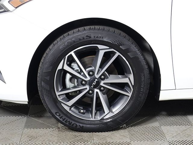 2022 Kia Forte LXS IVT - 23055715 - 18