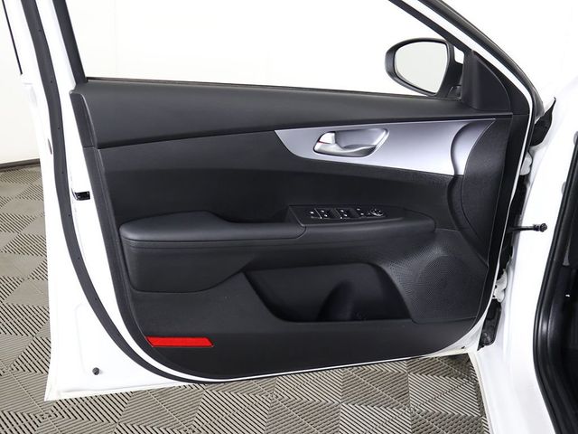 2022 Kia Forte LXS IVT - 23055715 - 19
