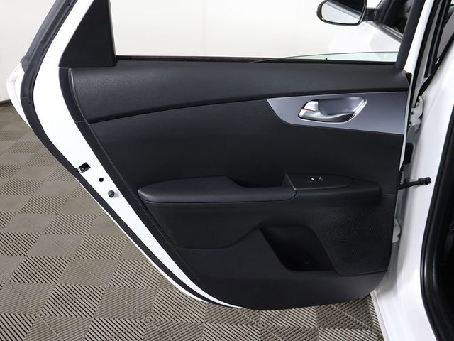 2022 Kia Forte LXS IVT - 23055715 - 21