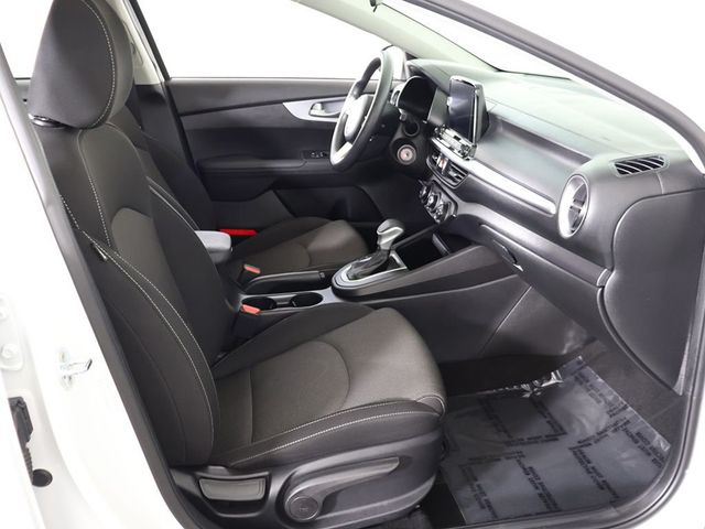 2022 Kia Forte LXS IVT - 23055715 - 28