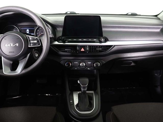 2022 Kia Forte LXS IVT - 23036602 - 32