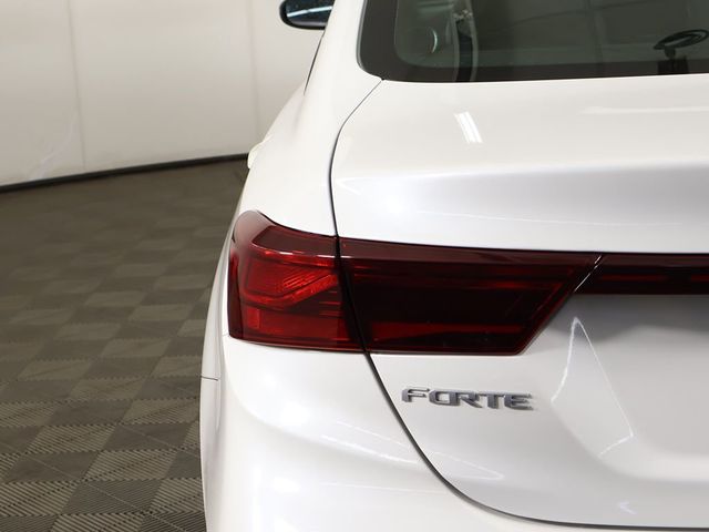 2022 Kia Forte LXS IVT - 23064403 - 16