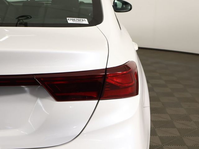 2022 Kia Forte LXS IVT - 23064403 - 17