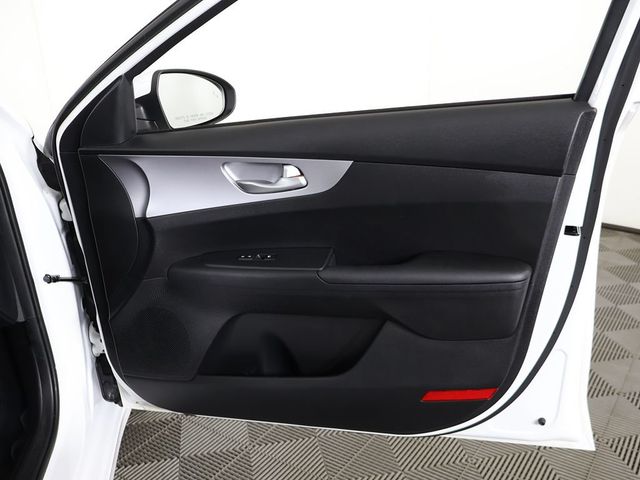 2022 Kia Forte LXS IVT - 23064403 - 21