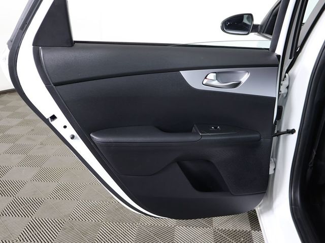 2022 Kia Forte LXS IVT - 23064403 - 22