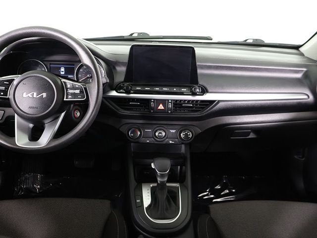 2022 Kia Forte LXS IVT - 23064403 - 38