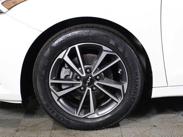 2022 Kia Forte LXS IVT - 23064403 - 8
