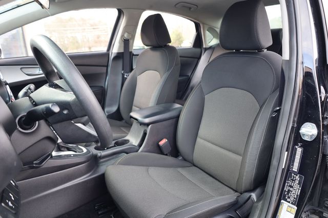 2022 Kia Forte LXS IVT - 22969090 - 14