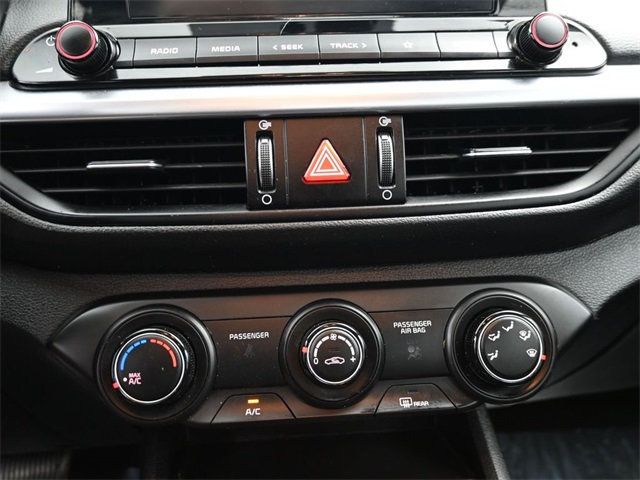 2022 Kia Forte LXS IVT - 22929058 - 17