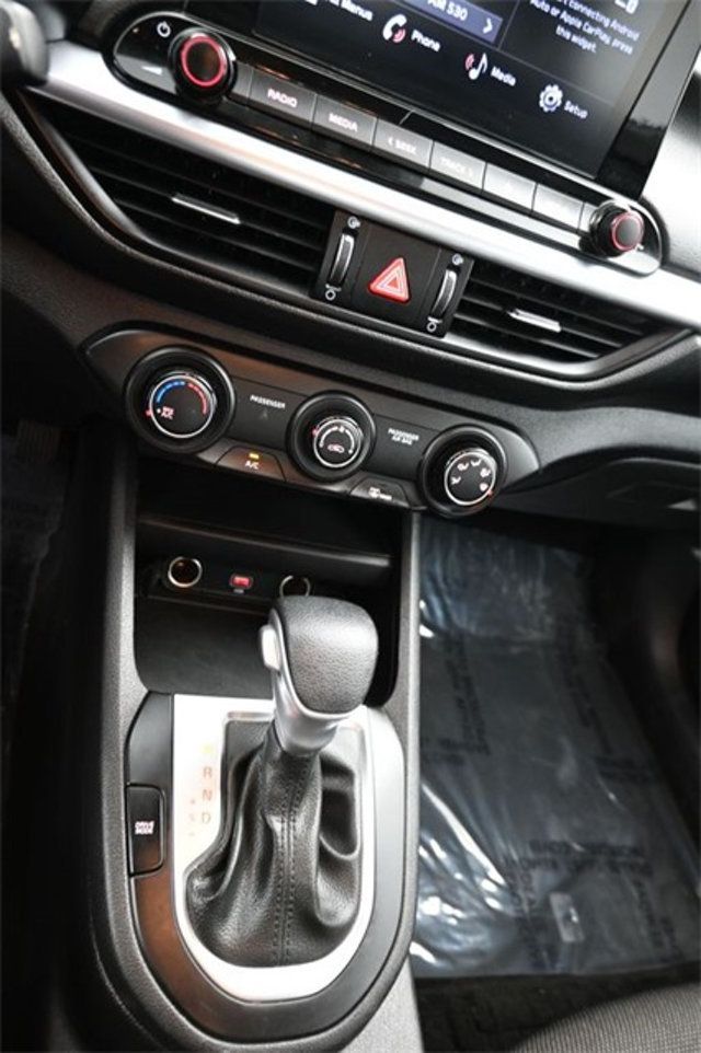 2022 Kia Forte LXS IVT - 22970332 - 18