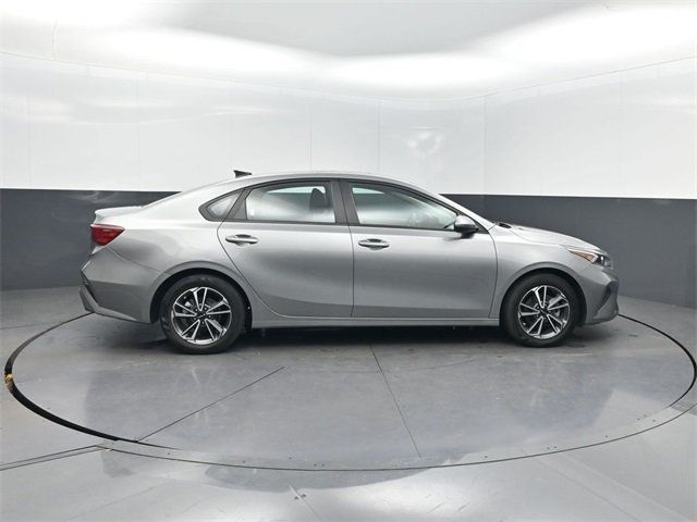2022 Kia Forte LXS IVT - 22970332 - 28