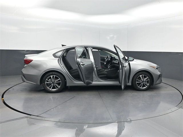 2022 Kia Forte LXS IVT - 22970332 - 32