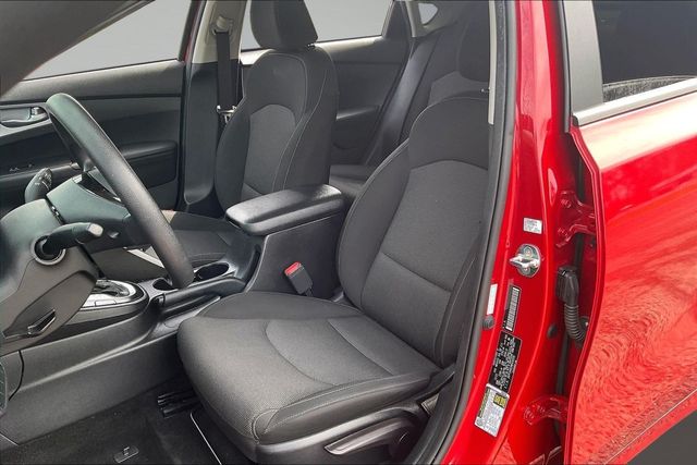 2022 Kia Forte LXS IVT - 22999465 - 9