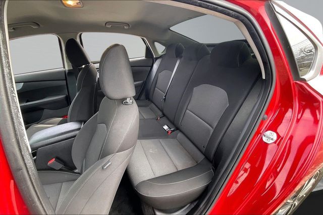 2022 Kia Forte LXS IVT - 22999465 - 17