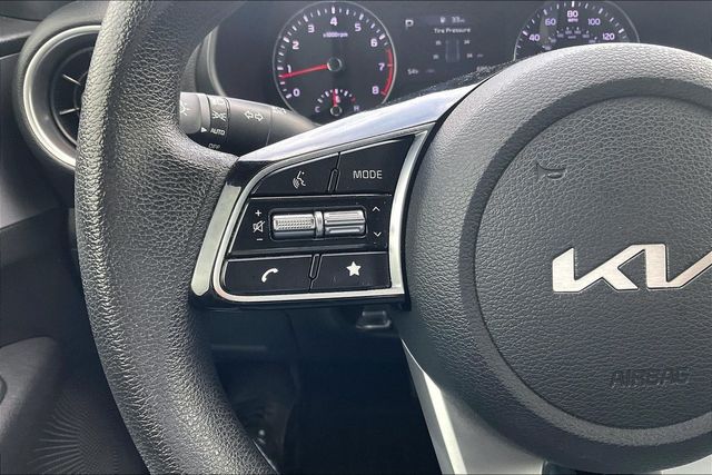 2022 Kia Forte LXS IVT - 22999465 - 21
