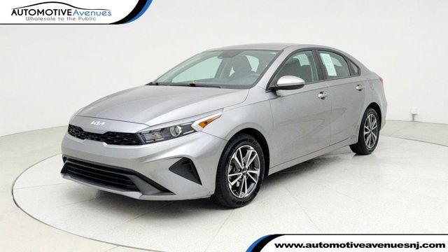 2022 Kia Forte LXS IVT - 22945922 - 0
