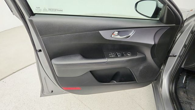 2022 Kia Forte LXS IVT - 22945922 - 9