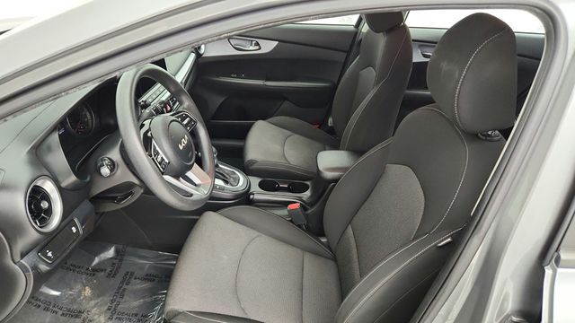 2022 Kia Forte LXS IVT - 22945922 - 19
