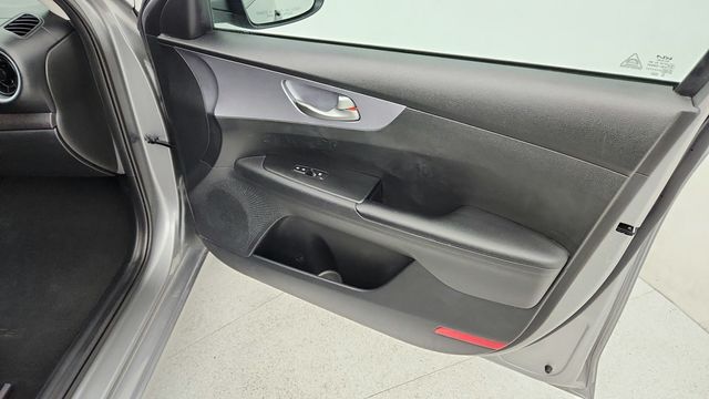 2022 Kia Forte LXS IVT - 22945922 - 25