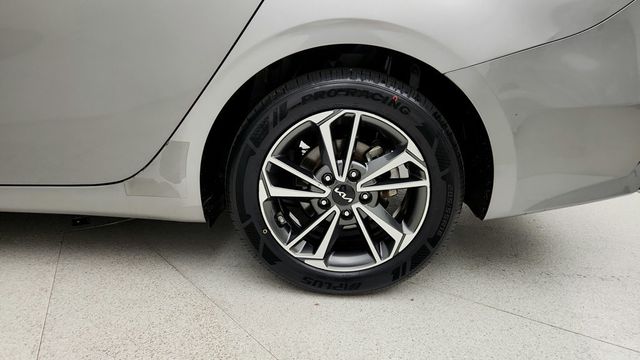 2022 Kia Forte LXS IVT - 22945922 - 8