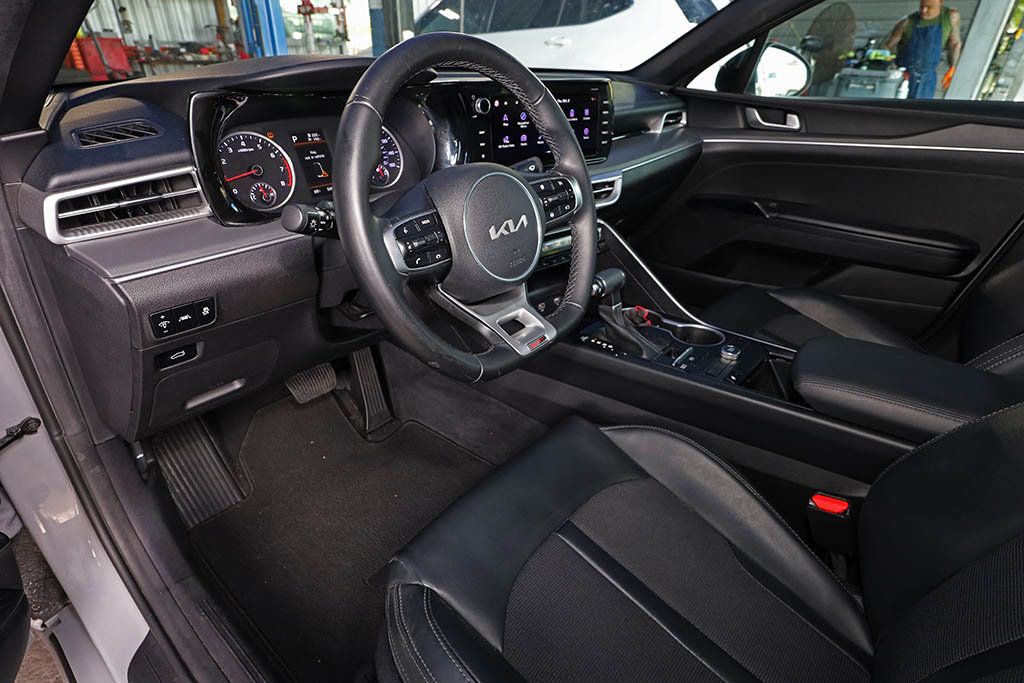2022 Kia K5 GT-Line photo 17