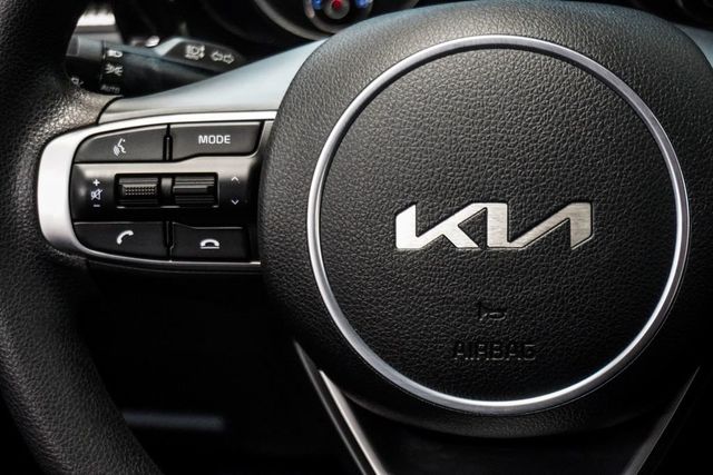 2022 Kia K5 LXS Automatic FWD - 23056825 - 13
