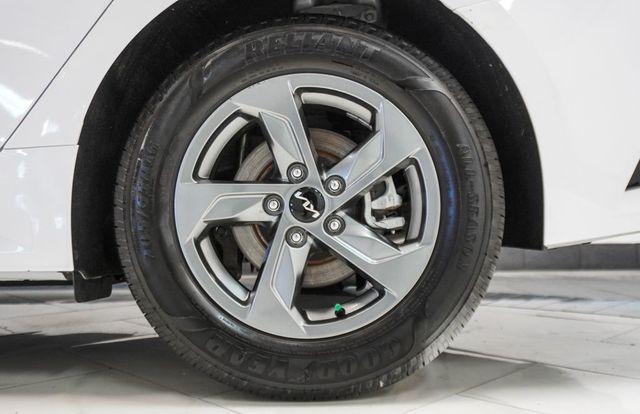 2022 Kia K5 LXS Automatic FWD - 23056825 - 37