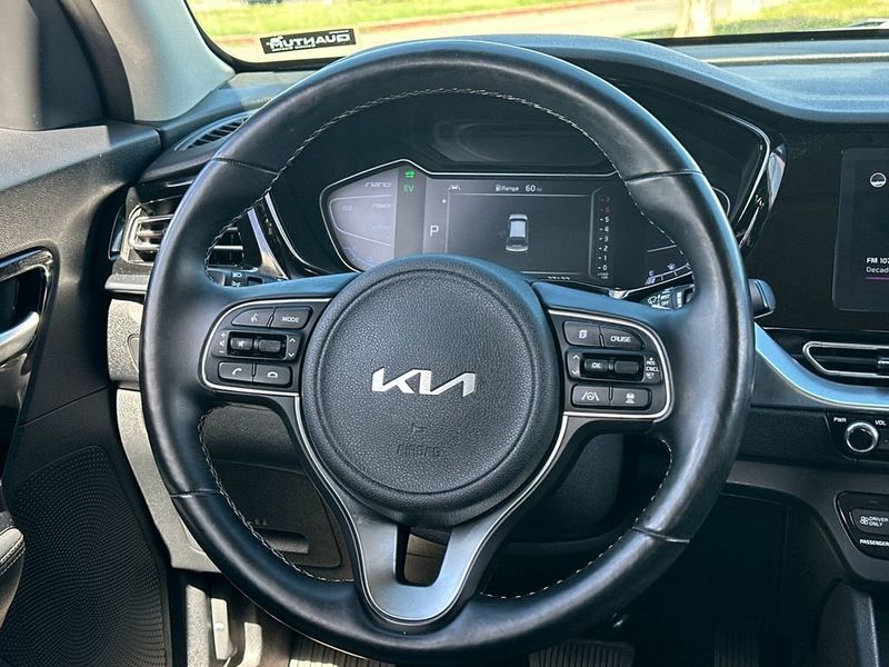 2022 Kia Niro EX Premium FWD - 22944826 - 17