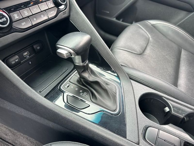 2022 Kia Niro Touring SE FWD - 22952148 - 18