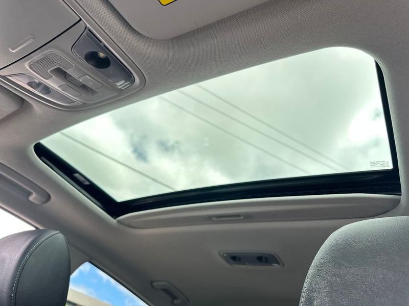 2022 Kia Niro Touring SE FWD - 22952148 - 19