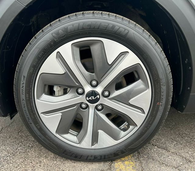 2022 Kia Niro EV EX FWD - 22825925 - 32