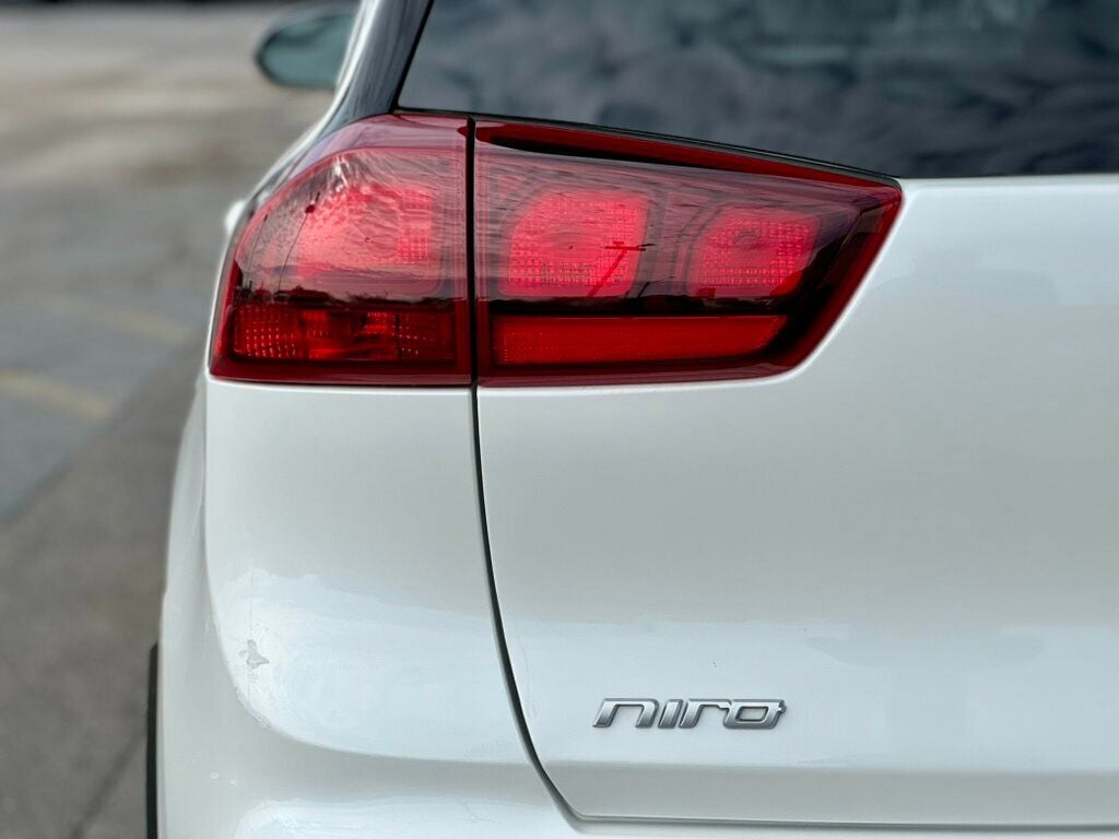 2022 Kia Niro Plug-In Hybrid LXS photo 10