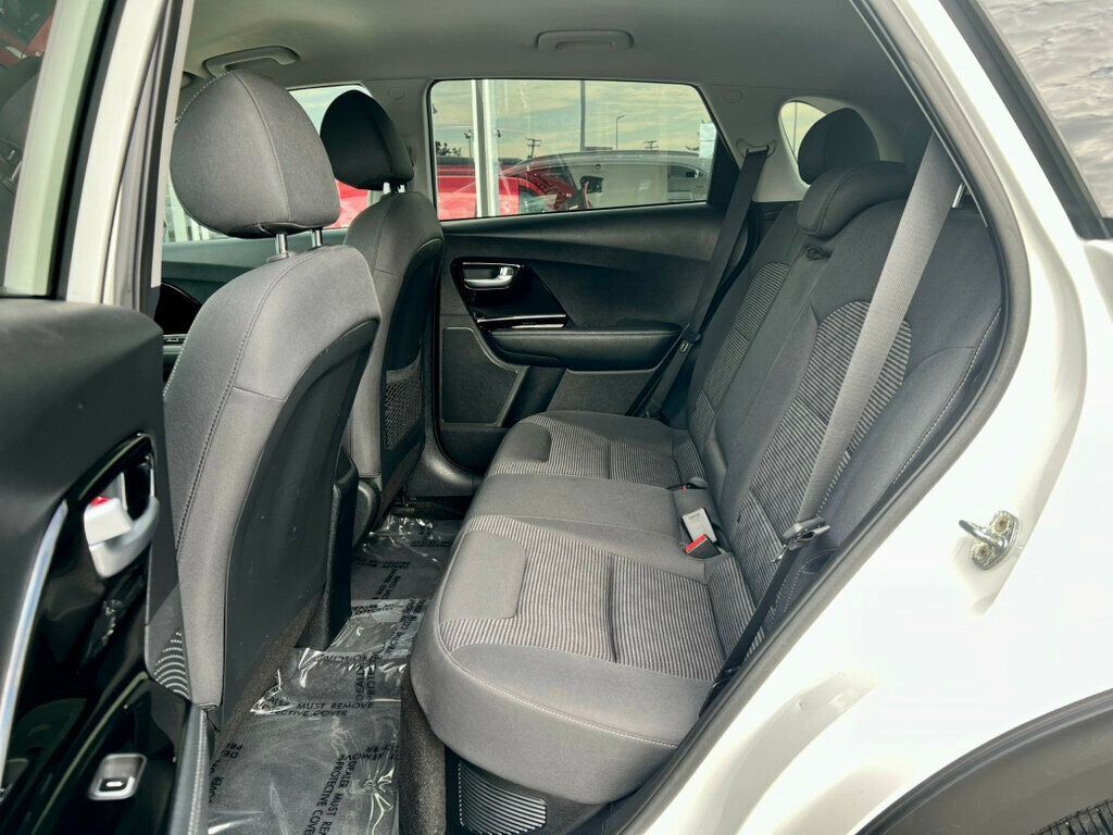 2022 Kia Niro Plug-In Hybrid LXS photo 17