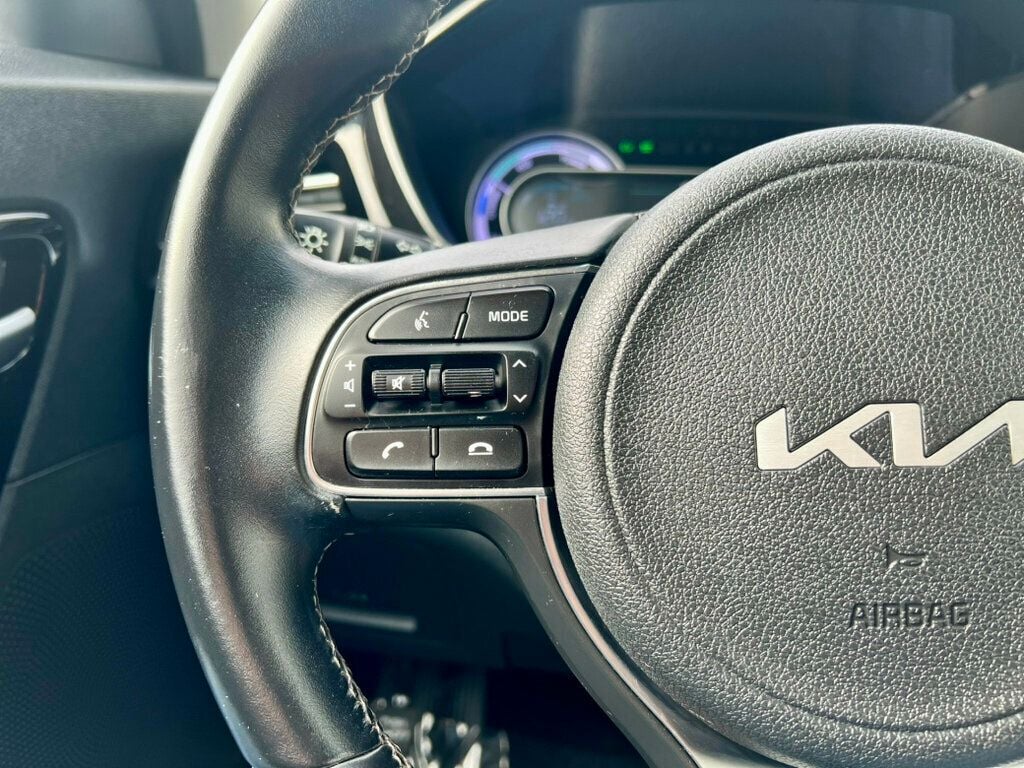 2022 Kia Niro Plug-In Hybrid LXS photo 18