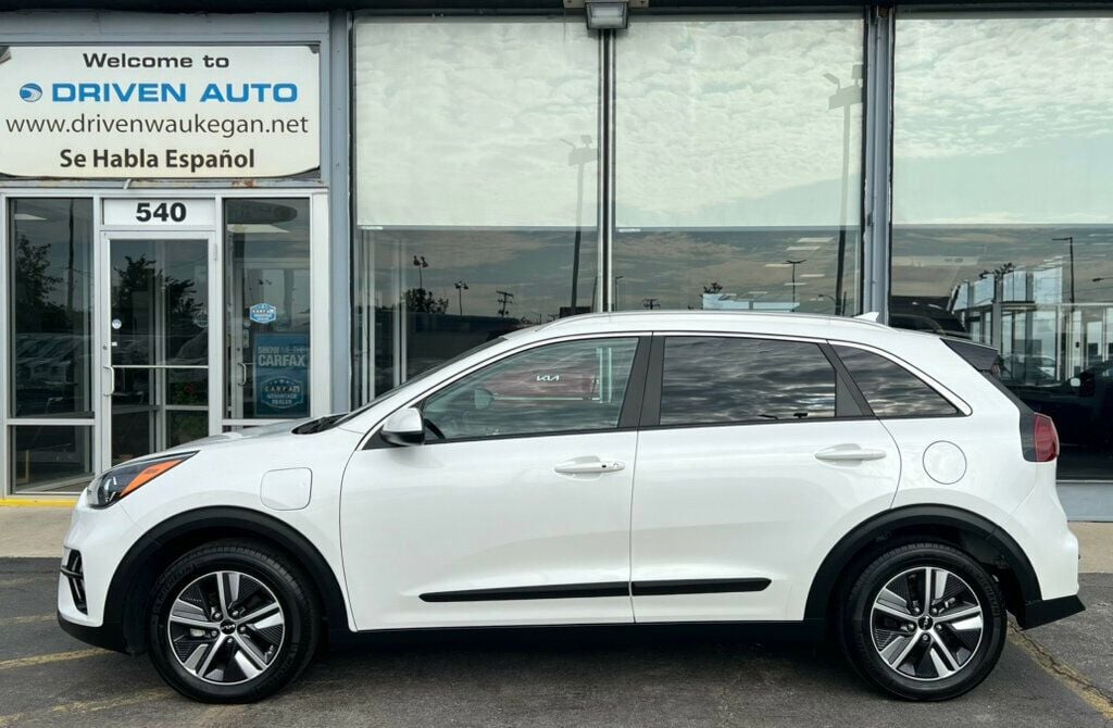 2022 Kia Niro Plug-In Hybrid LXS photo 2