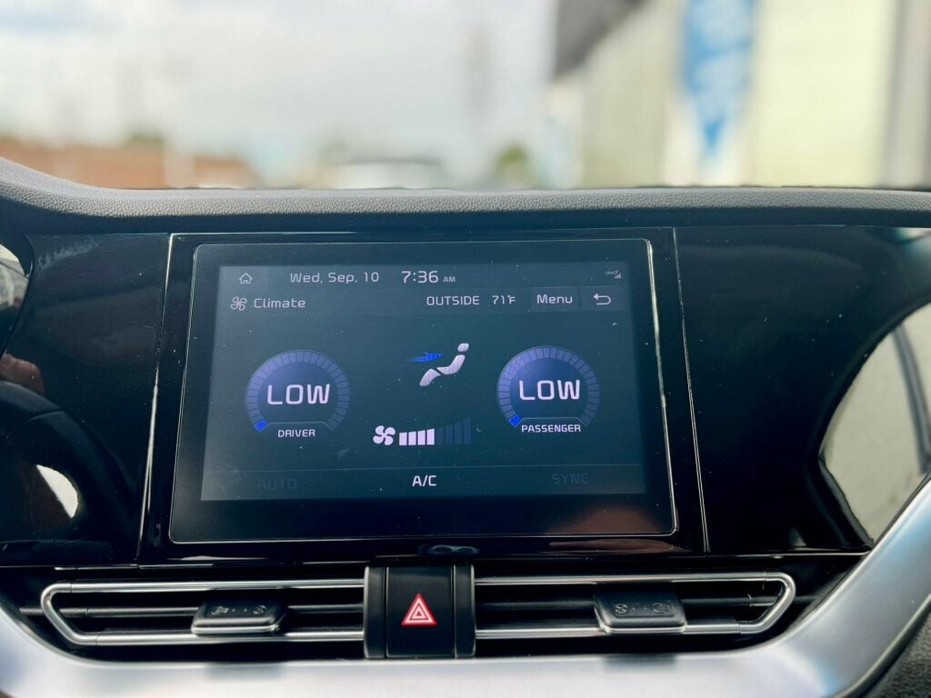 2022 Kia Niro Plug-In Hybrid LXS photo 25