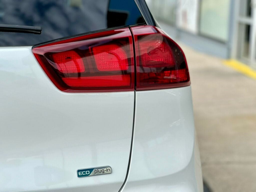 2022 Kia Niro Plug-In Hybrid LXS photo 9