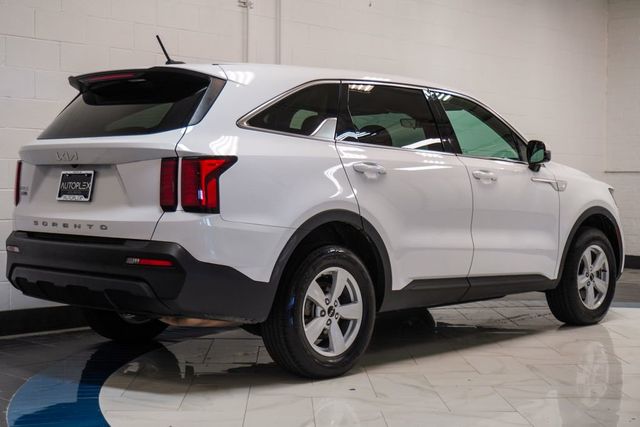 2022 Kia Sorento LX AWD - 22981482 - 30