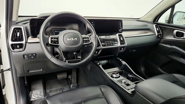 2022 Kia Sorento Hybrid EX with Panoramic Power Sunroof & Side Step Bars - 22946155 - 12