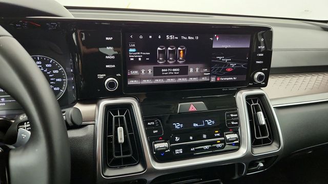 2022 Kia Sorento Hybrid EX with Panoramic Power Sunroof & Side Step Bars - 22946155 - 17